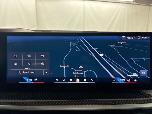 Used 2025 BMW X6 M60i w/ Executive Package image 24