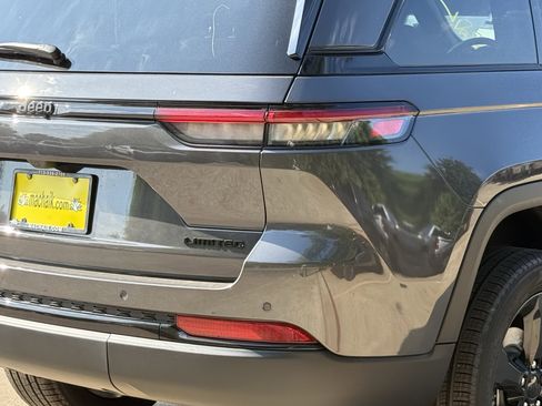 New 2025 Jeep Grand Cherokee Limited w/ Black Appearance Package image 10