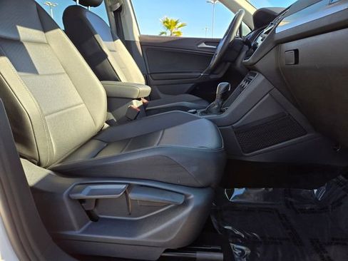 Used 2020 Volkswagen Tiguan SE w/ Panoramic Sunroof Package image 17