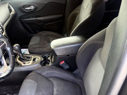 Used 2016 Jeep Cherokee Latitude w/ Safety/Convenience Group FWD image 20