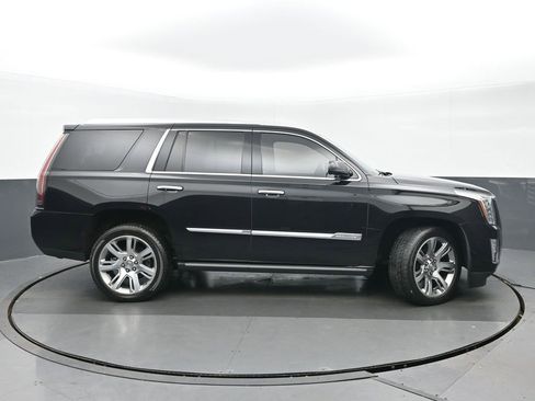 Used 2015 Cadillac Escalade Premium image 2