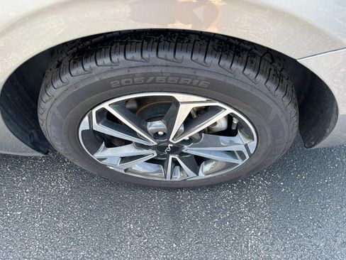Used 2024 Kia Forte LXS FWD image 7