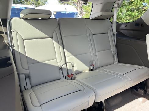 Used 2024 GMC Yukon Denali w/ Advanced Technology Package AWD/4WD image 33