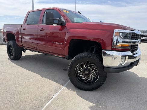 Used 2018 Chevrolet Silverado 1500 LT w/ All Star Edition image 2