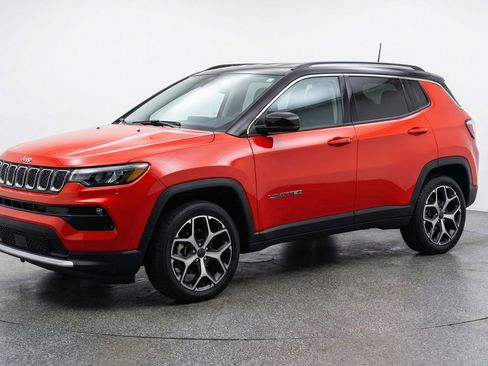 Used 2025 Jeep Compass Limited AWD/4WD image 3