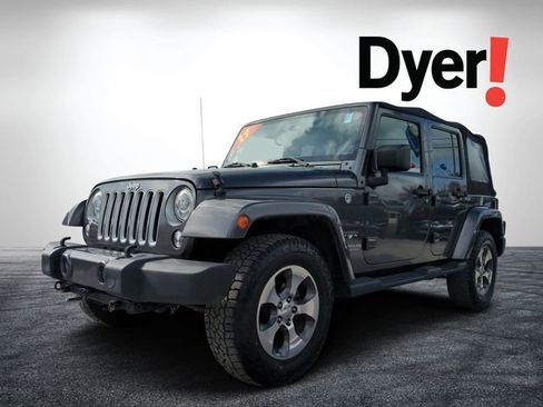 Used 2017 Jeep Wrangler Unlimited Sahara w/ Connectivity Group image 8