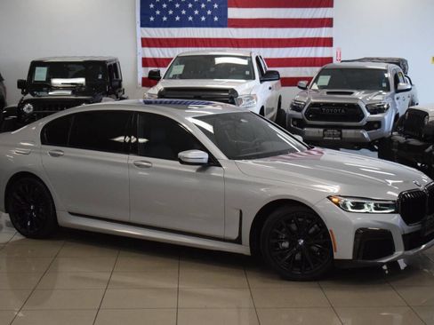 Used 2020 BMW 740i w/ M Sport Package image 2