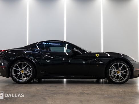 Used 2011 Ferrari California RWD image 17