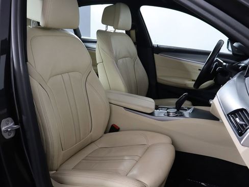 Used 2019 BMW M550i xDrive image 19