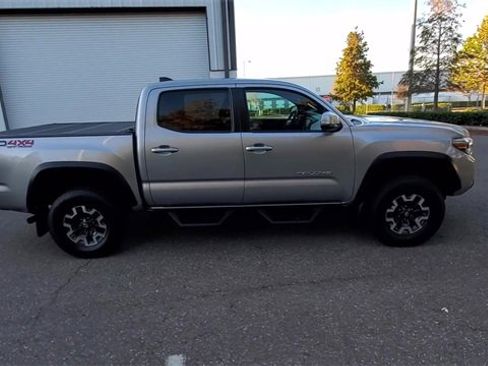 Used 2021 Toyota Tacoma TRD Off-Road image 9