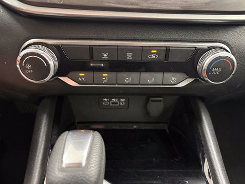 Used 2024 Nissan Altima 2.5 SV FWD image 15
