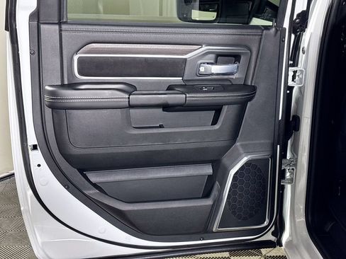 New 2026 RAM 2500 Laramie AWD/4WD image 19