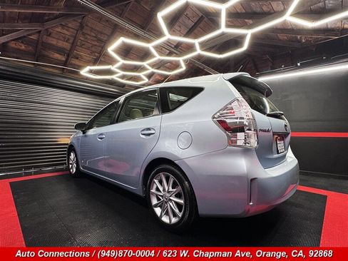 Used 2014 Toyota Prius V Five image 4