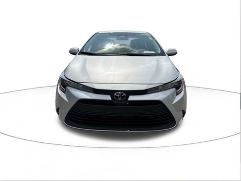 Used 2025 Toyota Corolla LE FWD image 8