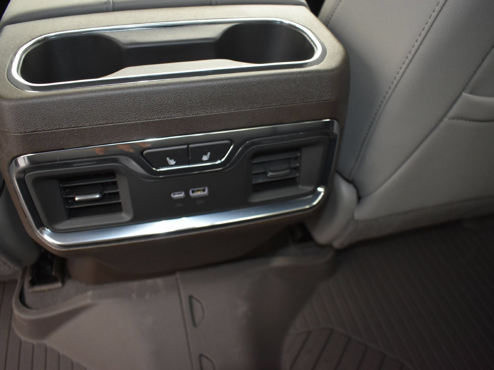 Used 2025 Chevrolet Silverado 2500 LTZ w/ LTZ Convenience Package AWD/4WD image 20