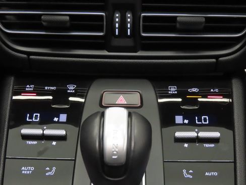 Certified 2025 Porsche Macan AWD/4WD image 26