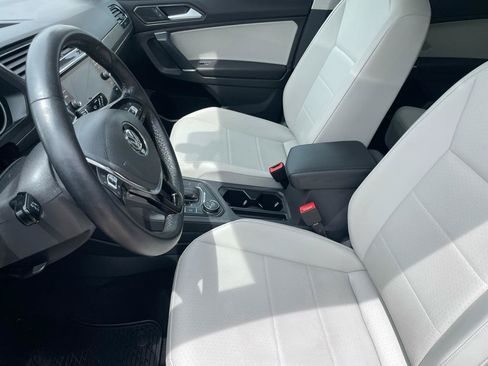Used 2018 Volkswagen Tiguan SE AWD/4WD image 31