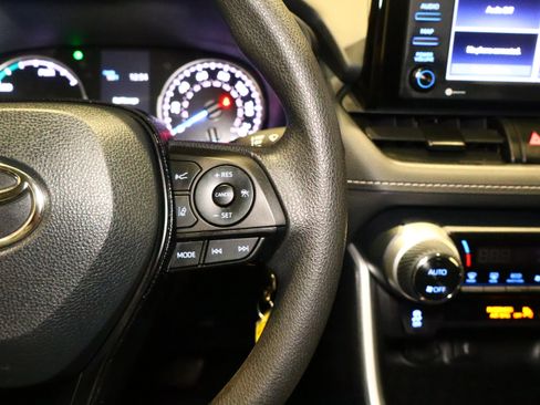 Used 2021 Toyota RAV4 LE image 12