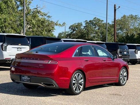 Used 2017 Lincoln MKZ Reserve FWD image 4