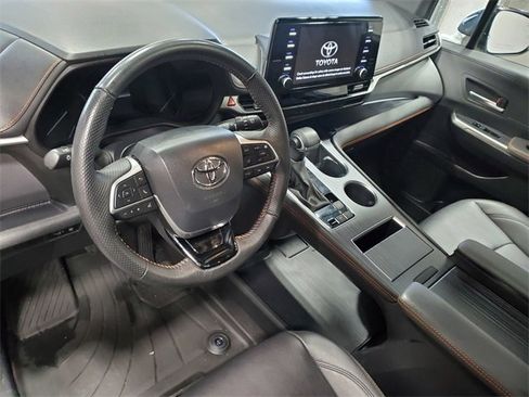 Used 2023 Toyota Sienna XSE image 10