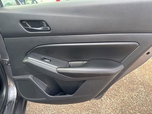 Used 2025 Nissan Altima 2.5 SV image 16