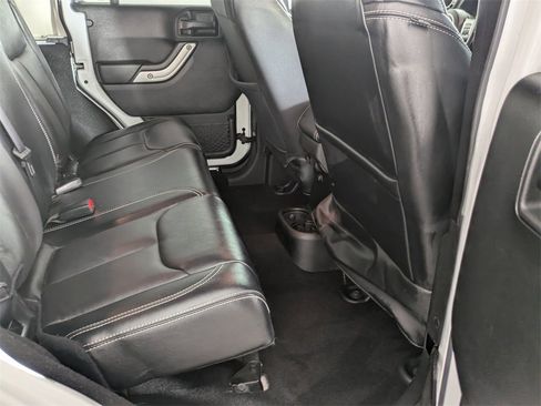 Used 2017 Jeep Wrangler Unlimited Rubicon image 27