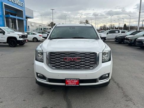 Used 2020 GMC Yukon XL Denali w/ Denali Premium Package image 5