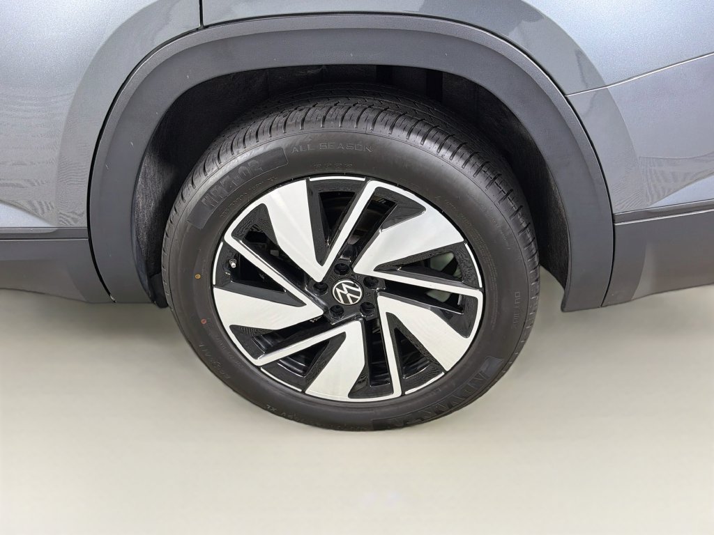 Used 2025 Volkswagen Atlas SE AWD/4WD image 32