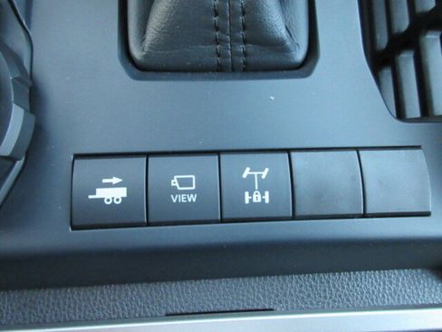 Used 2025 Toyota Tacoma TRD Off-Road image 28