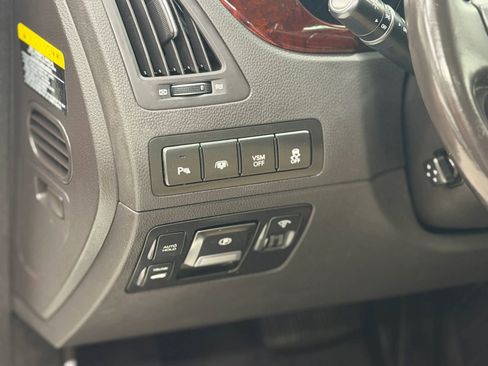 Used 2012 Hyundai Equus Signature RWD image 25