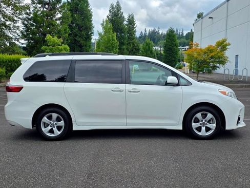 Used 2019 Toyota Sienna LE w/ LE Preferred Package FWD image 8