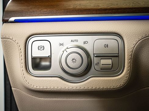 Used 2025 Mercedes-Benz GLS 450 4MATIC image 28