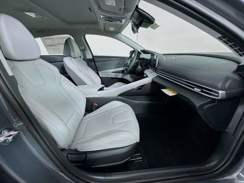 New 2026 Hyundai Elantra Limited FWD image 44