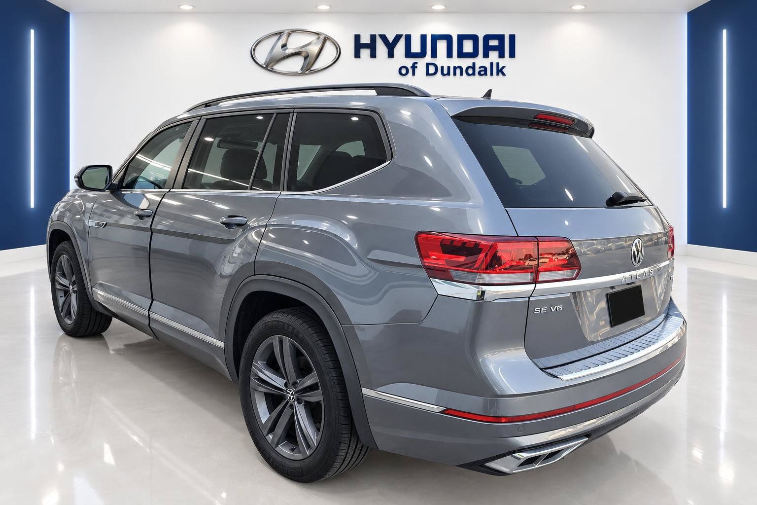 Used 2021 Volkswagen Atlas SE w/ Panoramic Sunroof Package FWD image 2