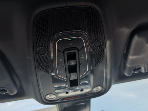 Used 2022 Bentley Bentayga AWD/4WD image 36