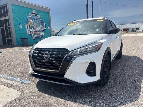 Used 2023 Nissan Kicks SR w/ SR Premium Package FWD image 7
