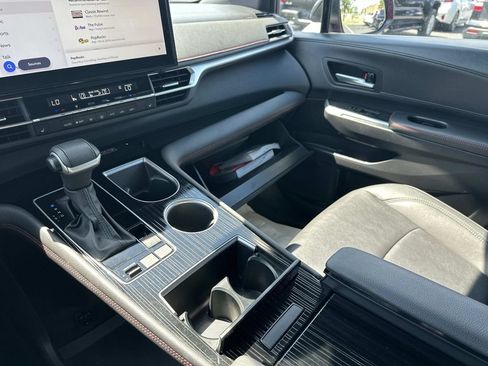 Used 2025 Toyota Sienna XSE FWD image 34