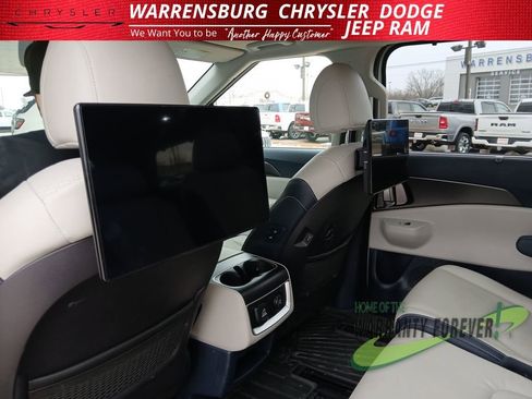 Used 2025 Kia Carnival SX Prestige image 39