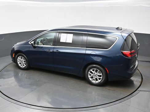 Used 2024 Chrysler Pacifica Touring FWD image 38
