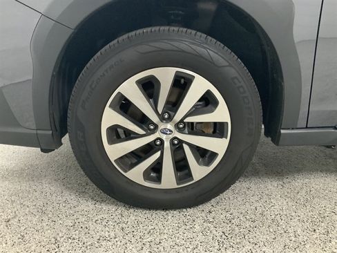 Used 2024 Subaru Outback Premium AWD/4WD image 11