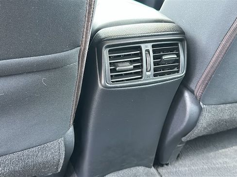 Used 2018 Nissan Rogue S AWD/4WD image 25