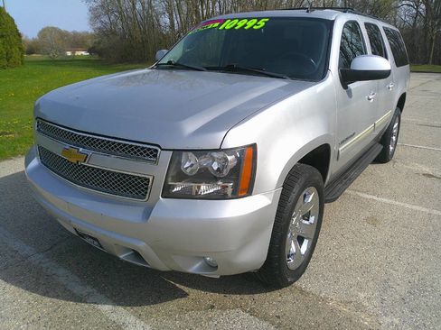 Used 2013 Chevrolet Suburban LT image 1