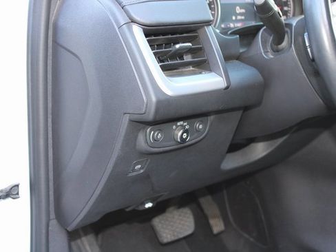 Used 2024 GMC Terrain SLT image 23