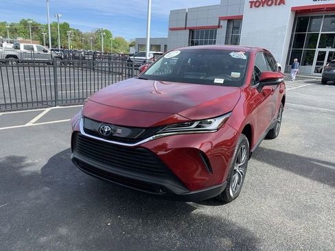 Used 2023 Toyota Venza LE image 4