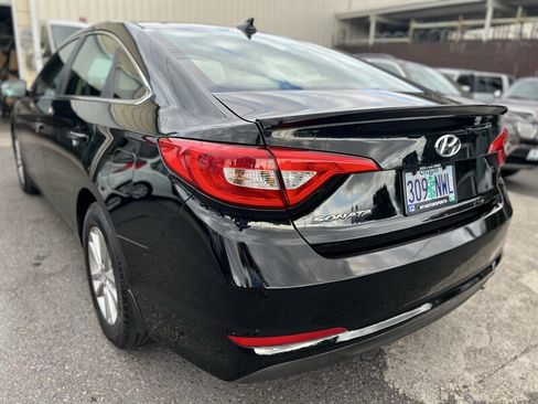 Used 2015 Hyundai Sonata SE w/ Option Group 09 FWD image 3