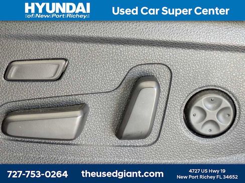 Used 2020 Hyundai Santa Fe Limited image 25