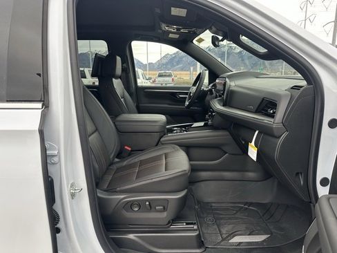 New 2026 Chevrolet Suburban High Country image 23