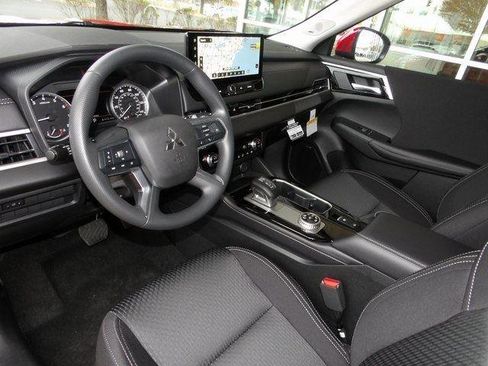 New 2025 Mitsubishi Outlander ES image 11