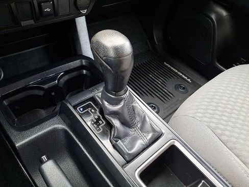 Used 2020 Toyota Tacoma SR AWD/4WD image 17