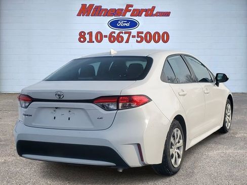 Used 2022 Toyota Corolla LE image 3